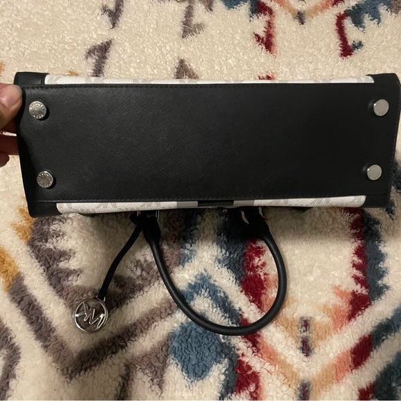 Michael Kors Bag - Picture 6 of 10